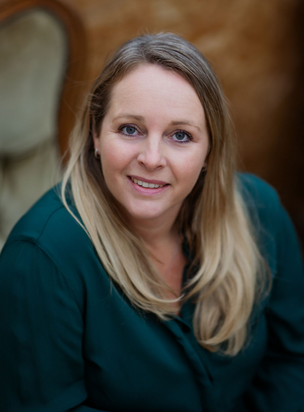 Portret van verloskundige Marjon Koster-Zeestraten